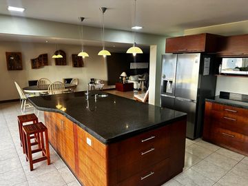 EXCLUSIVA CASA FRENTE AL MAR EN LA PUNTA 🌊 + DEPARTAMENTO ADICIONAL 🏠