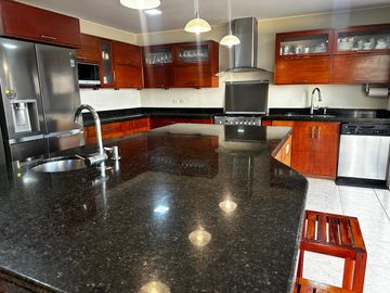 EXCLUSIVA CASA FRENTE AL MAR EN LA PUNTA 🌊 + DEPARTAMENTO ADICIONAL 🏠