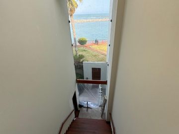 EXCLUSIVA CASA FRENTE AL MAR EN LA PUNTA 🌊 + DEPARTAMENTO ADICIONAL 🏠