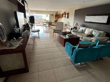 EXCLUSIVA CASA FRENTE AL MAR EN LA PUNTA 🌊 + DEPARTAMENTO ADICIONAL 🏠
