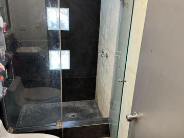 EXCLUSIVA CASA FRENTE AL MAR EN LA PUNTA 🌊 + DEPARTAMENTO ADICIONAL 🏠