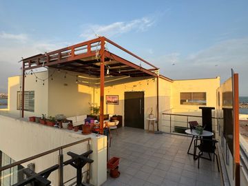 EXCLUSIVA CASA FRENTE AL MAR EN LA PUNTA 🌊 + DEPARTAMENTO ADICIONAL 🏠