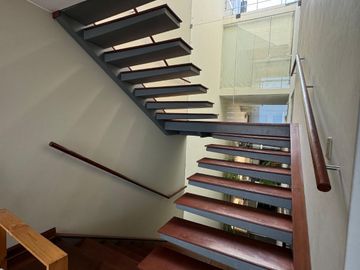 EXCLUSIVA CASA FRENTE AL MAR EN LA PUNTA 🌊 + DEPARTAMENTO ADICIONAL 🏠