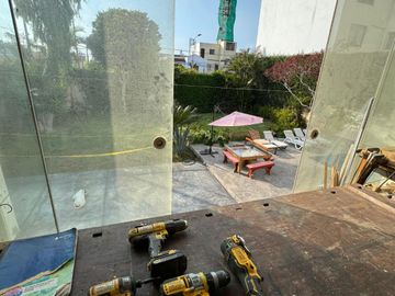 EXCLUSIVA CASA FRENTE AL MAR EN LA PUNTA 🌊 + DEPARTAMENTO ADICIONAL 🏠