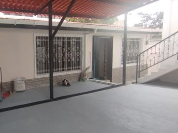 CASA EN VENTA CUMBAYÁ SECTOR SAN FRANCISCO DE PINSHA