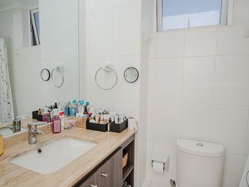 SE VENDE DEPTO EN EDIF. TERRAZAS DEL SOL.