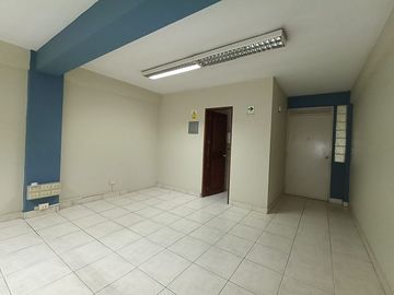 OFICINA *46Mts* FRENTE A MOLICENTRO - LA MOLINA