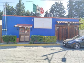 Casa en Venta con Local comercial de una sola planta en Metepec