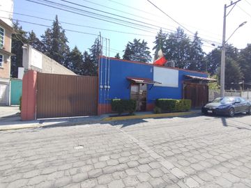 Casa en Venta con Local comercial de una sola planta en Metepec