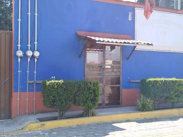 Casa en Venta con Local comercial de una sola planta en Metepec