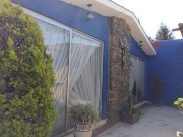 Casa en Venta con Local comercial de una sola planta en Metepec