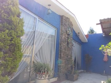Casa en Venta con Local comercial de una sola planta en Metepec
