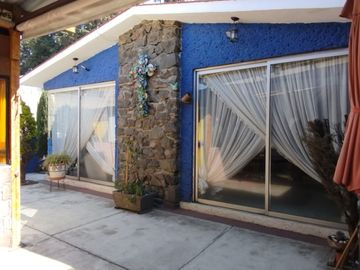 Casa en Venta con Local comercial de una sola planta en Metepec