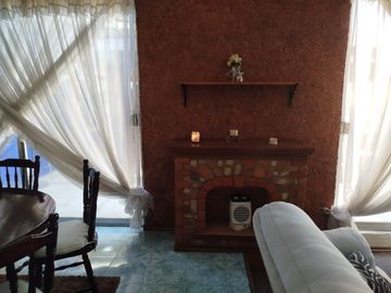 Casa en Venta con Local comercial de una sola planta en Metepec
