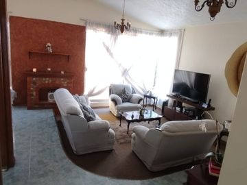 Casa en Venta con Local comercial de una sola planta en Metepec