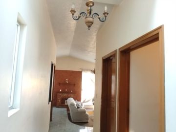 Casa en Venta con Local comercial de una sola planta en Metepec