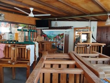 Casa en Venta con Local comercial de una sola planta en Metepec