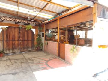 Casa en Venta con Local comercial de una sola planta en Metepec