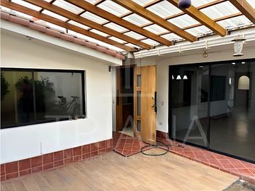 CASA EN VENTA NO ADOSADA TUMBACO