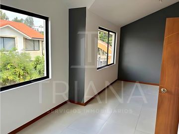 CASA EN VENTA NO ADOSADA TUMBACO