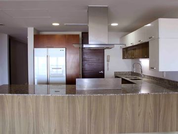IMPRESIONANTE DEPARTAMENTO CON VISTAS PANORÁMICAS AL MAR DE CANCÚN