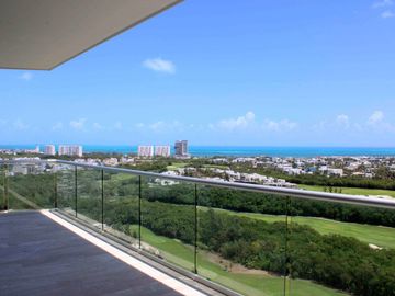 IMPRESIONANTE DEPARTAMENTO CON VISTAS PANORÁMICAS AL MAR DE CANCÚN