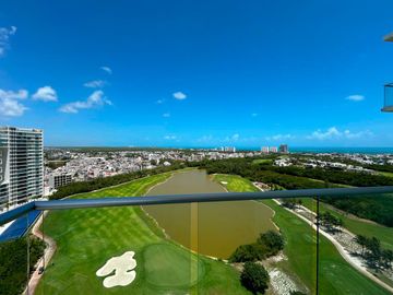 IMPRESIONANTE DEPARTAMENTO CON VISTAS PANORÁMICAS AL MAR DE CANCÚN