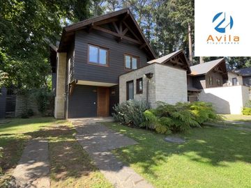 PUCON Casa en venta 4D 4B Condominio Parque Pinares a 1,5 km del centro COD.ACP0154