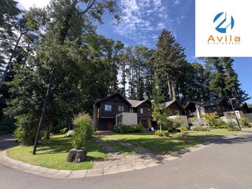 PUCON Casa en venta 4D 4B Condominio Parque Pinares a 1,5 km del centro COD.ACP0154