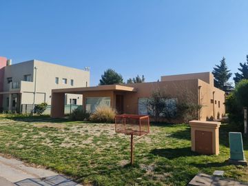 Casa en Venta– Barrio Cerrado Bosque Alto