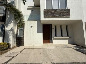 Hermosa casa en Manzanillo $3.79M 4 rec Terraza con balcón Belona Mod. Alcatraz