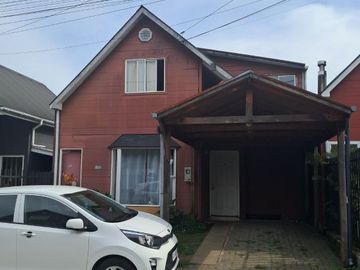 Se Vende Casa de Dos Pisos en Villa Los Torreones, Valdivia!