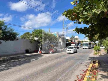TERRENO EN VENTA 753m2 USO SUELO MIXTO FRENTE AV JUAREZ PLAYA DEL CARMEN