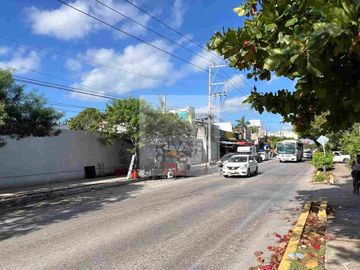 TERRENO EN VENTA 753m2 USO SUELO MIXTO FRENTE AV JUAREZ PLAYA DEL CARMEN