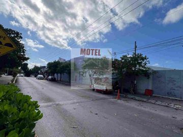 TERRENO EN VENTA 753m2 USO SUELO MIXTO FRENTE AV JUAREZ PLAYA DEL CARMEN