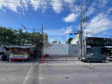 TERRENO EN VENTA 753m2 USO SUELO MIXTO FRENTE AV JUAREZ PLAYA DEL CARMEN