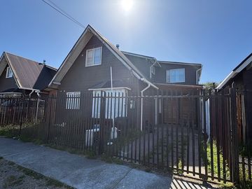 SE VENDE HERMOSA CASA 3D2B, UBICADA EN ALTOS DEL CALLE CALLE, SECTOR COLLICO, VALDIVIA.