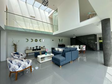Hermosa casa  con piscina y arquitectura de lujo 🏡💎