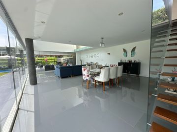 Hermosa casa  con piscina y arquitectura de lujo 🏡💎