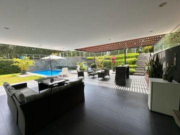 Hermosa casa  con piscina y arquitectura de lujo 🏡💎