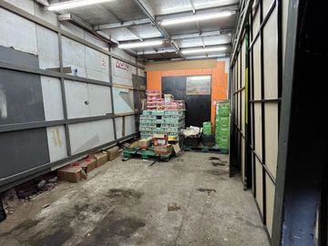 EXCELENTE BODEGA INDUSTRIAL A POCAS CUADRAS METRO COMUNA SAN MIGUEL