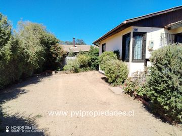 EN VENTA! BELLA CASA A PASOS DE LA PLAYA EN ALGARROBO
