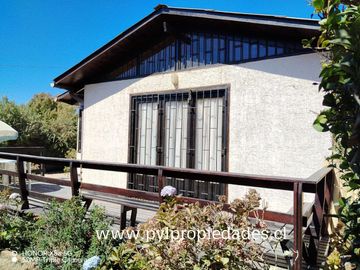EN VENTA! BELLA CASA A PASOS DE LA PLAYA EN ALGARROBO