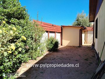 EN VENTA! BELLA CASA A PASOS DE LA PLAYA EN ALGARROBO