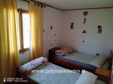 EN VENTA! BELLA CASA A PASOS DE LA PLAYA EN ALGARROBO