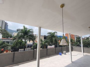 VENDON APARTAMENTO EN EL NORTE. CERCA A LA TORRE DE CALI, CON UN AREA 280M2