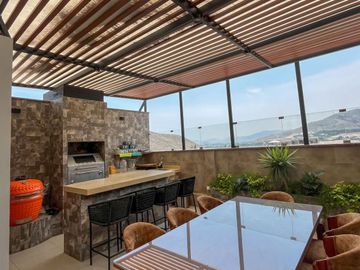 Se Alquila Exclusiva Casa Moderna en Rinconada del Lago – 2da Etapa (Semi Amoblada)