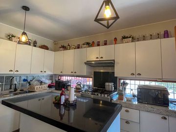 Se Alquila Exclusiva Casa Moderna en Rinconada del Lago – 2da Etapa (Semi Amoblada)