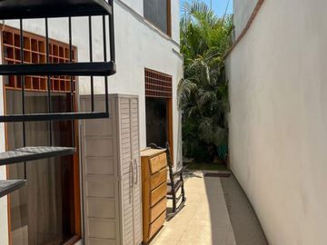 Se Alquila Exclusiva Casa Moderna en Rinconada del Lago – 2da Etapa (Semi Amoblada)