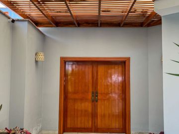 Se Alquila Exclusiva Casa Moderna en Rinconada del Lago – 2da Etapa (Semi Amoblada)